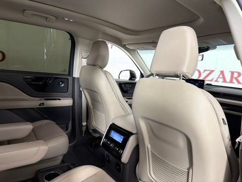Used 2023 Lincoln Aviator Reserve w/ Equipment Group 201A RWD image 19