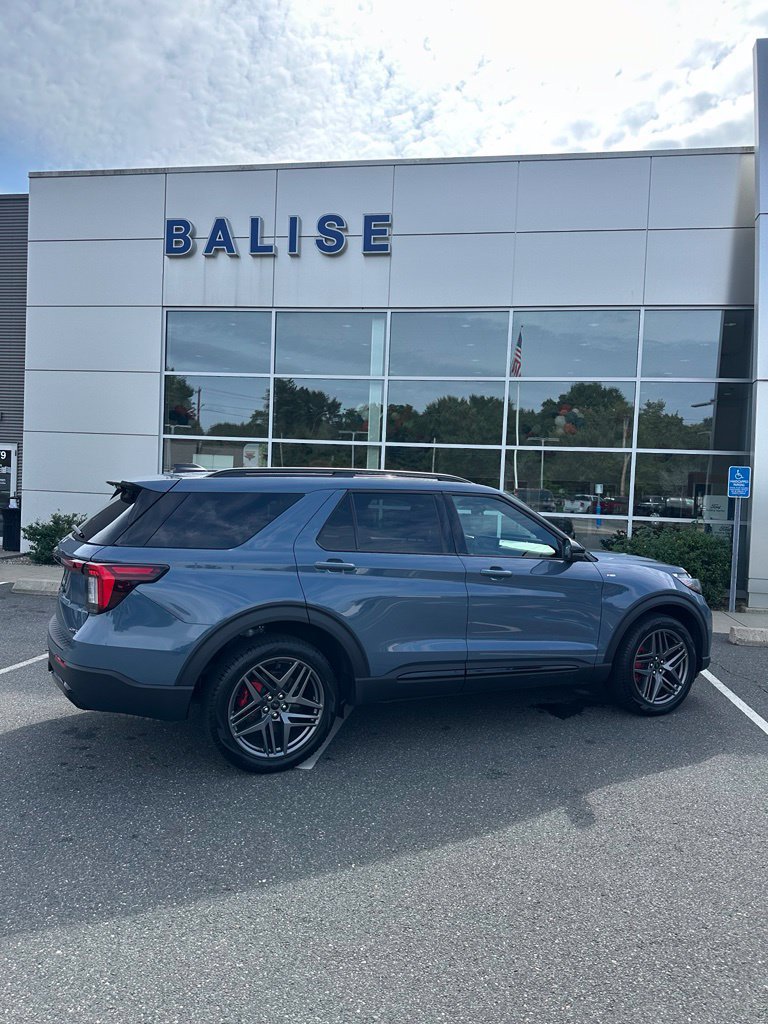 Used 2026 Ford Explorer ST-Line w/ ST-Line Street Pack AWD/4WD image 4