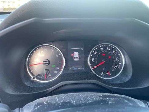 Used 2022 Toyota RAV4 XLE AWD/4WD image 8