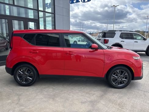 Used 2020 Kia Soul EX image 4