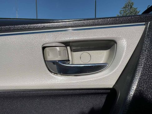 Used 2015 Toyota Corolla LE image 24