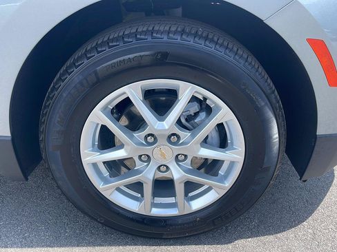 Used 2024 Chevrolet Equinox LT w/ Driver Convenience Package FWD image 9