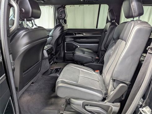 Used 2022 Jeep Wagoneer Series III w/ Flexible Seating Group image 10