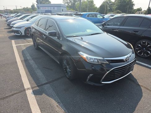 Used 2016 Toyota Avalon Touring FWD image 3