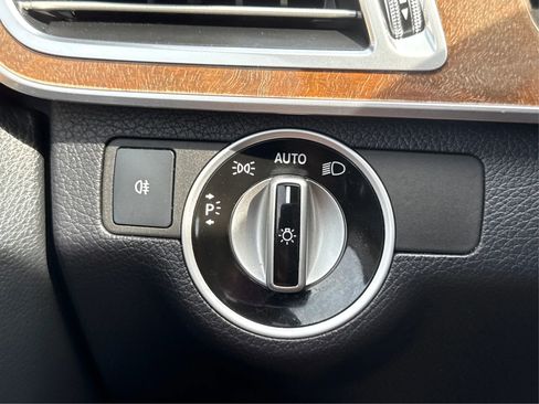 Used 2014 Mercedes-Benz E 350 4MATIC Sedan image 17
