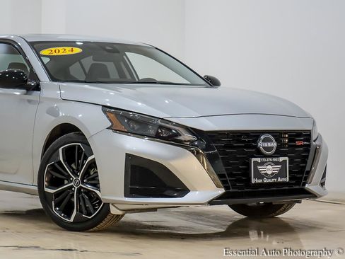 Used 2024 Nissan Altima 2.5 SR w/ SR Premium Package image 2