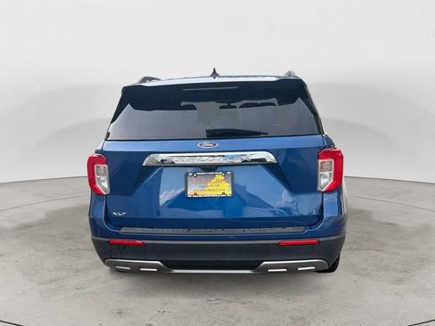 Used 2023 Ford Explorer XLT w/ Equipment Group 202A RWD image 4
