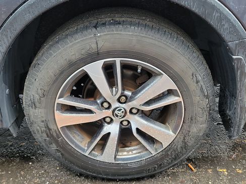 Used 2017 Toyota RAV4 XLE AWD/4WD image 8