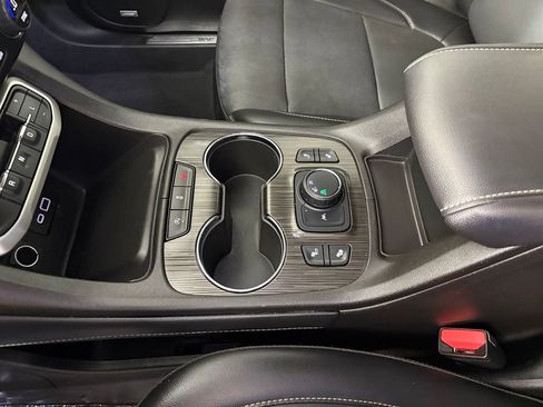 Used 2023 GMC Acadia SLT FWD image 37
