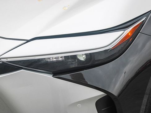 Used 2023 Toyota bZ4X XLE w/ Weather Package image 6