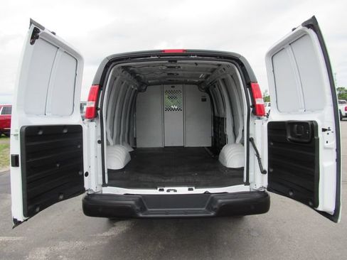 Used 2025 Chevrolet Express 2500 w/ Driver Convenience Package RWD image 21
