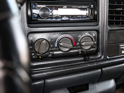 Used 2000 Chevrolet Silverado 1500 4x4 Extended Cab w/ Firm Ride Suspension Pkg image 20