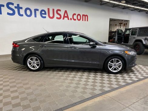 Used 2018 Ford Fusion SE w/ Fusion SE Technology Package image 7