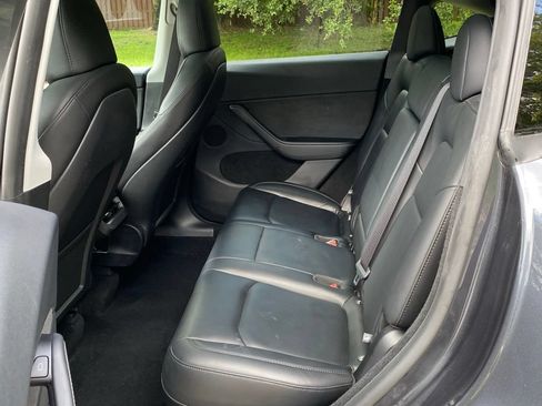 Used 2025 Tesla Model Y Long Range RWD image 19