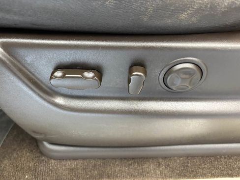 Used 2011 Cadillac Escalade ESV Platinum image 21