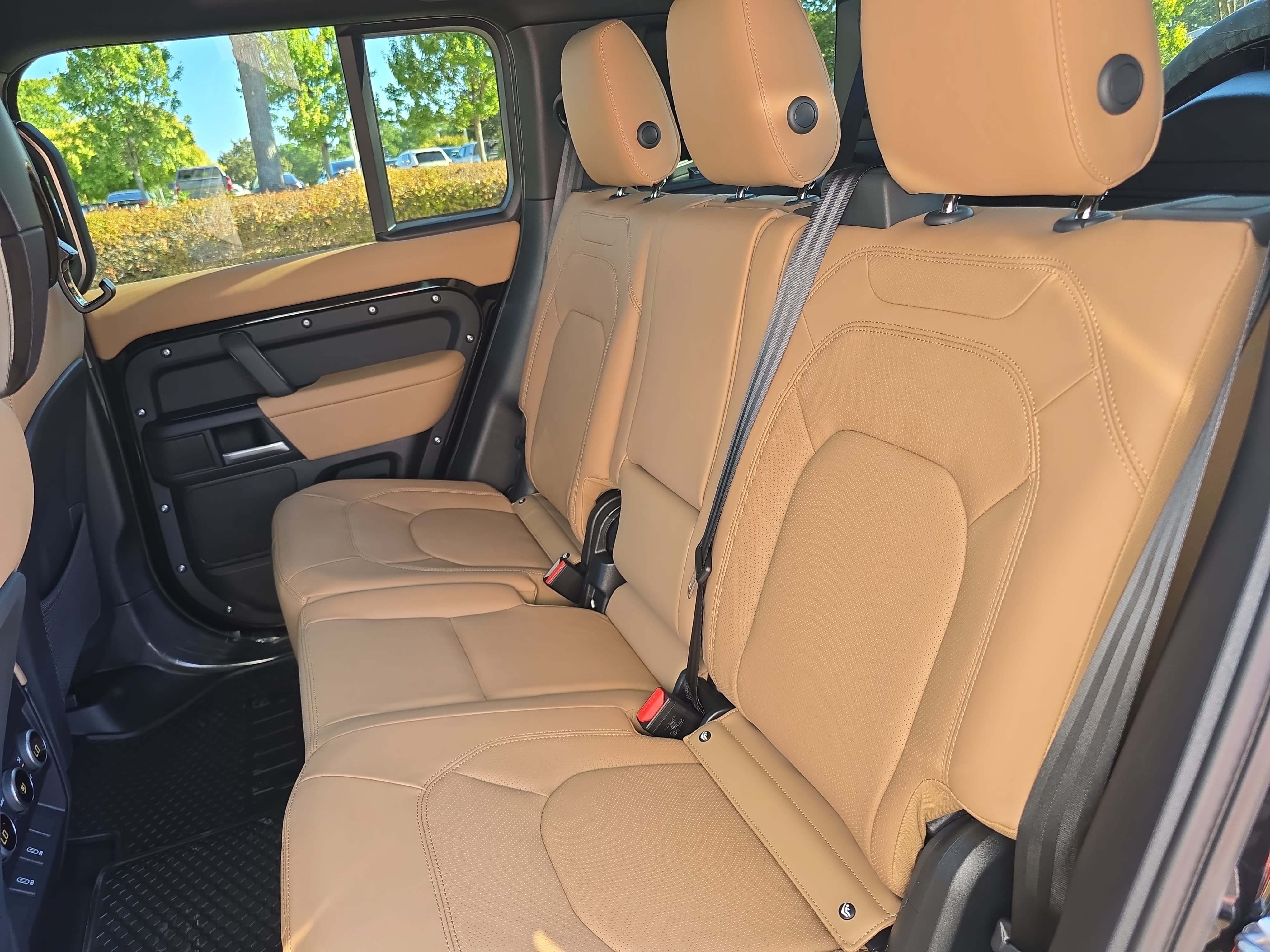 New 2026 Land Rover Defender 110 X-Dynamic SE AWD/4WD image 13