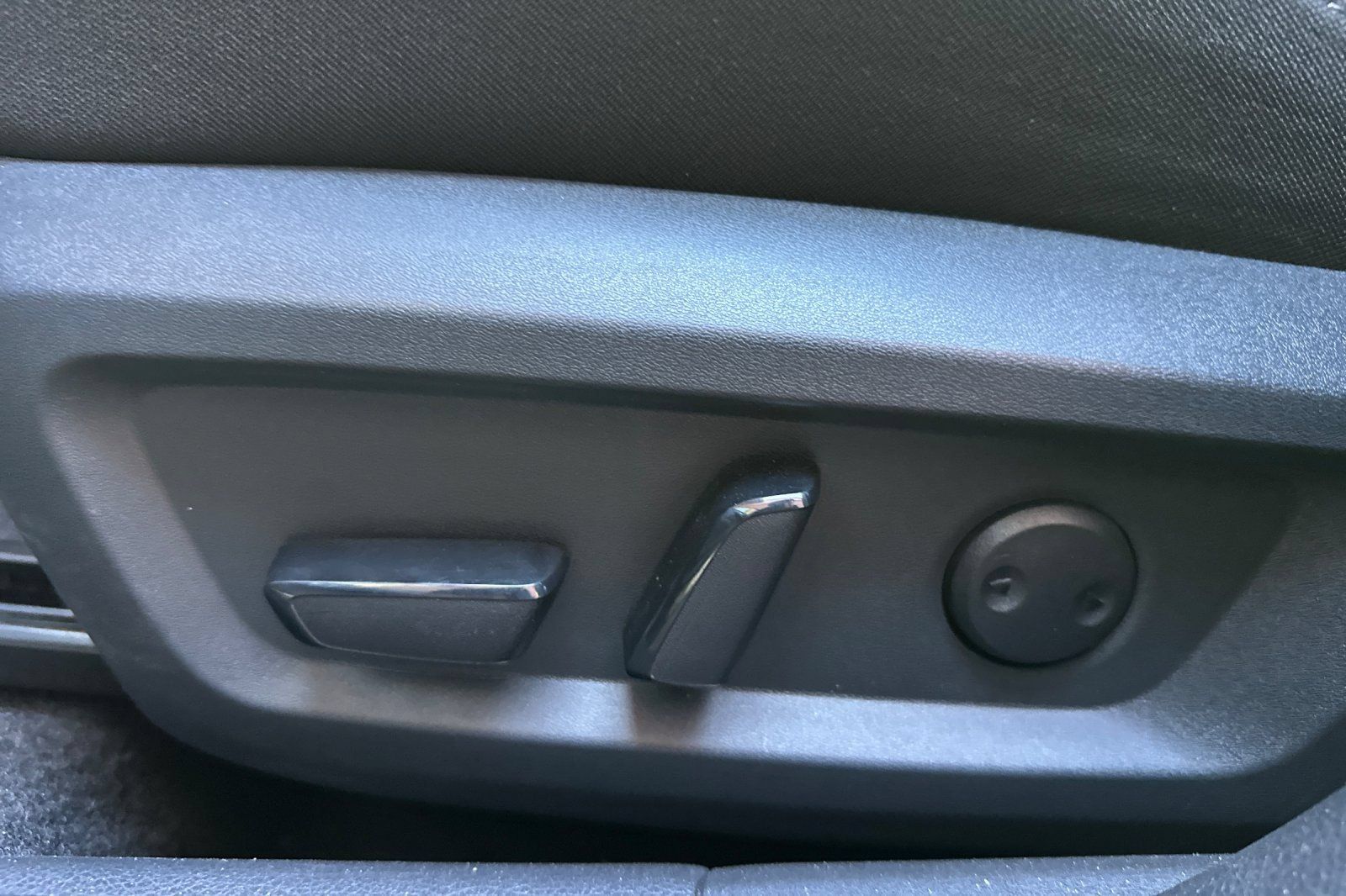 Used 2025 Nissan Rogue SV FWD image 15