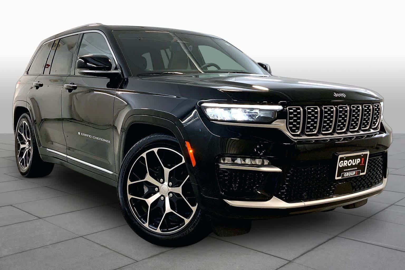 Used 2023 Jeep Grand Cherokee Summit AWD/4WD image 2