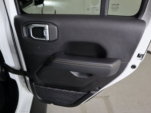 Used 2023 Jeep Gladiator Overland image 14