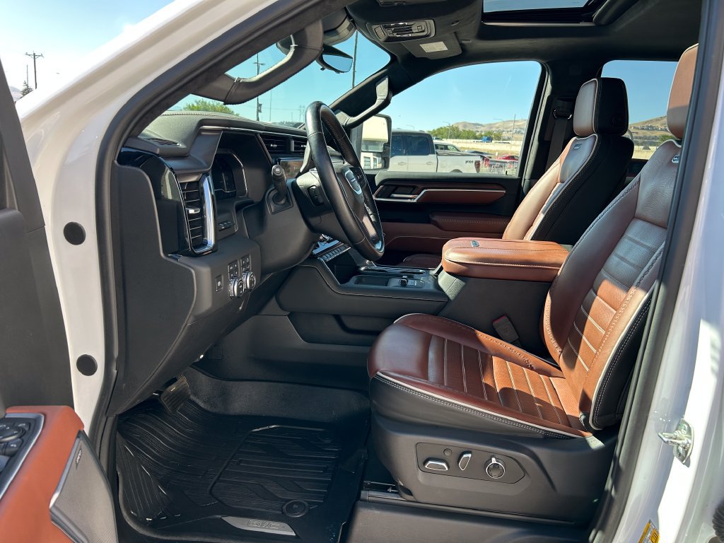 Used 2025 GMC Sierra 3500 Denali Ultimate AWD/4WD image 8