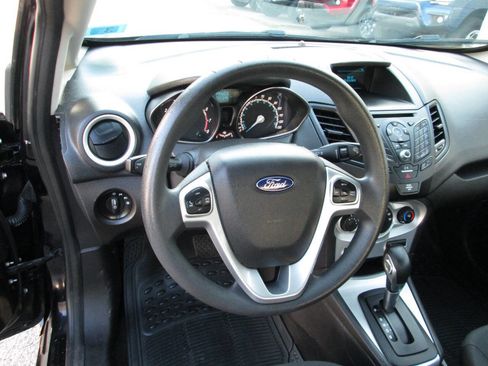 Used 2017 Ford Fiesta SE image 11