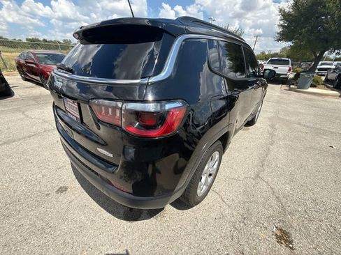 Used 2024 Jeep Compass Latitude AWD/4WD image 5
