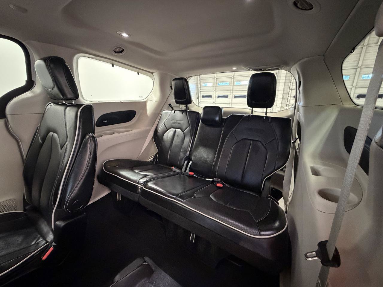 Used 2023 Chrysler Pacifica Limited FWD image 27