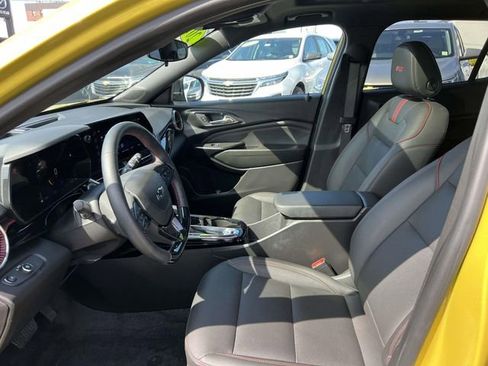 Certified 2024 Chevrolet Trax RS w/ Sunroof Package FWD image 14