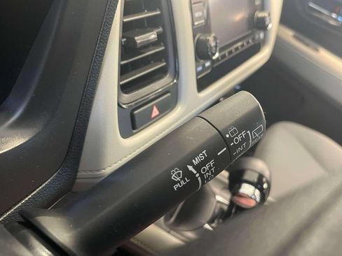 Used 2021 Honda HR-V LX image 24