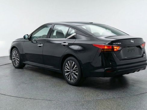 Used 2025 Nissan Altima 2.5 SV image 6