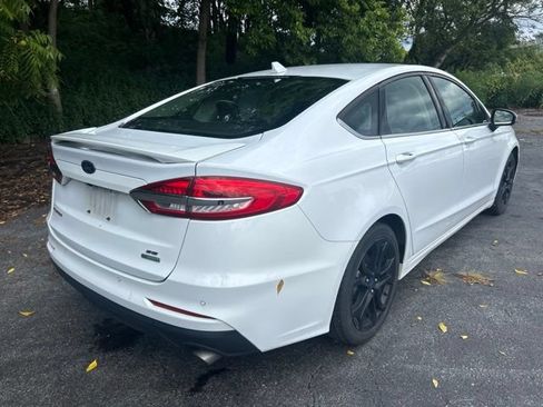 Used 2019 Ford Fusion SE w/ Equipment Group 151A FWD image 3