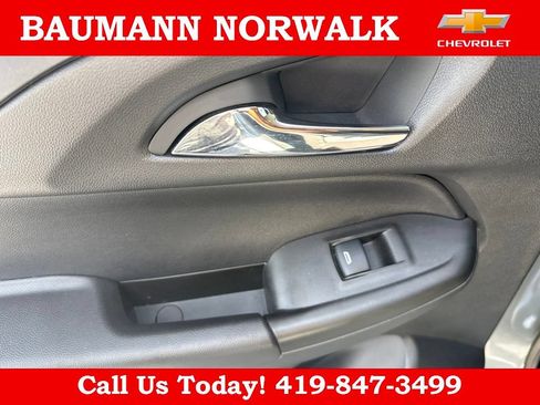 Used 2023 Chevrolet TrailBlazer LT FWD image 35