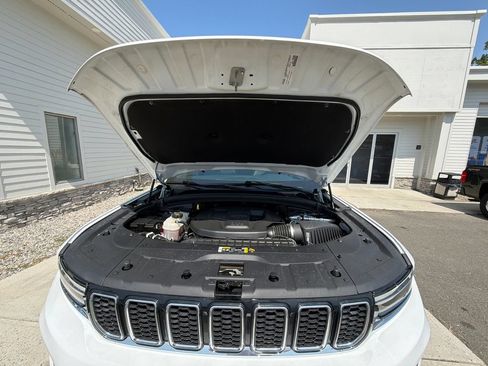 Used 2023 Jeep Grand Cherokee Overland AWD/4WD image 65