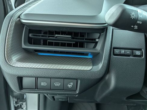Used 2025 Toyota Prius XLE FWD image 12