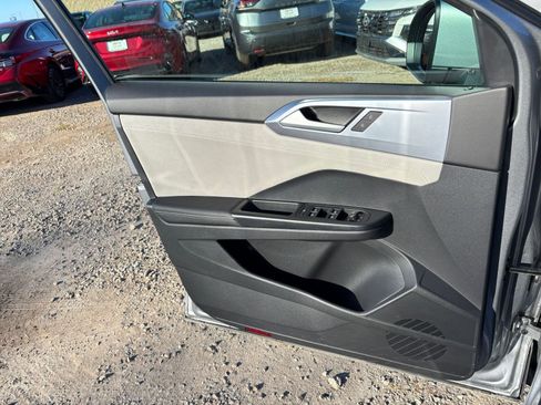 Used 2025 Volkswagen Taos SE image 20