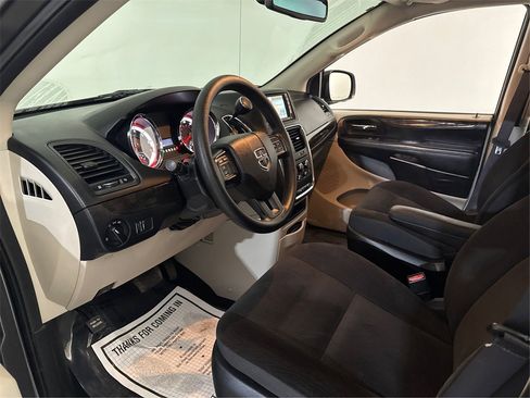 Used 2019 Dodge Grand Caravan SE w/ UConnect Hands-Free Group image 24
