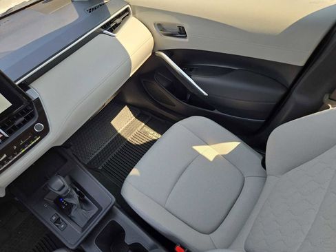 Used 2026 Toyota Corolla Cross L image 14