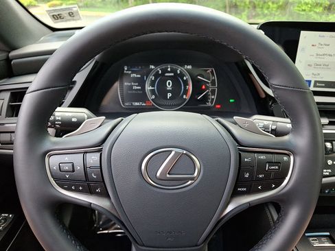 Used 2025 Lexus ES 350 w/ Premium Package FWD image 19