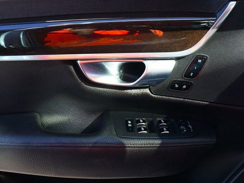 Used 2018 Volvo S90 T8 Momentum w/ Convenience Package image 42