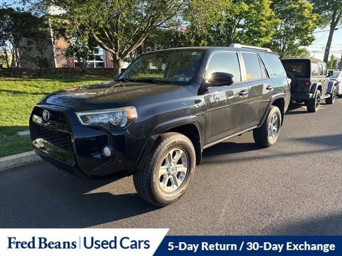 Used 2016 Toyota 4Runner SR5 AWD/4WD image 3