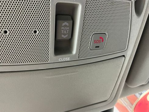 Used 2018 Nissan Rogue SL w/ Premium Package image 29