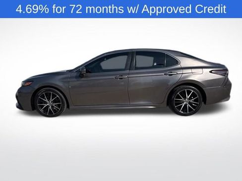 Used 2022 Toyota Camry SE image 5