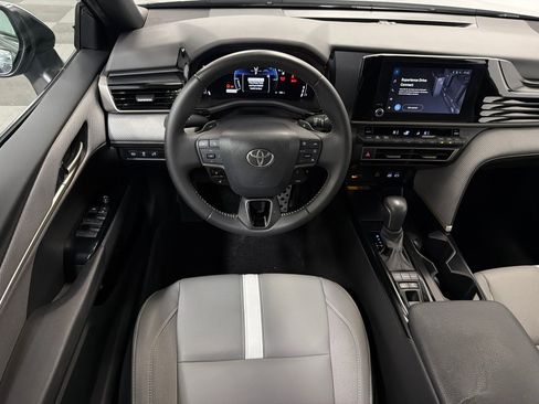 Used 2025 Toyota Camry SE w/ Convenience Package FWD image 17
