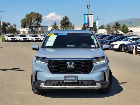 Used 2023 Honda Pilot Touring image 2