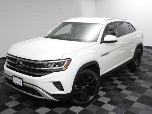 Used 2023 Volkswagen Atlas Cross Sport SE w/ Black Wheel Package AWD/4WD image 2