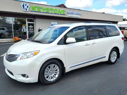 Used 2017 Toyota Sienna XLE Premium