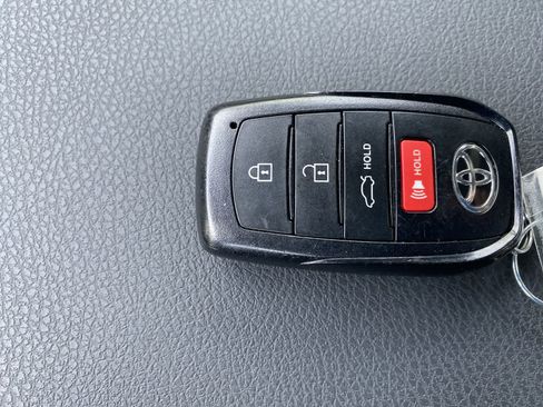 Used 2025 Toyota Camry SE FWD image 31