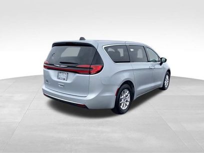 Used 2024 Chrysler Pacifica Touring-L