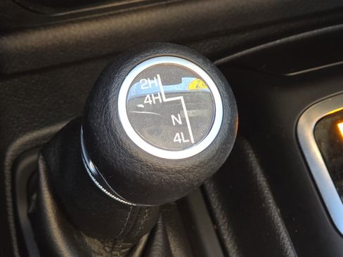 Used 2022 Jeep Gladiator Sport image 13