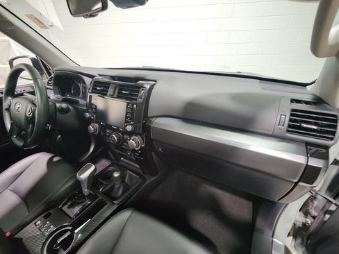 Used 2022 Toyota 4Runner TRD Off-Road Premium AWD/4WD image 22